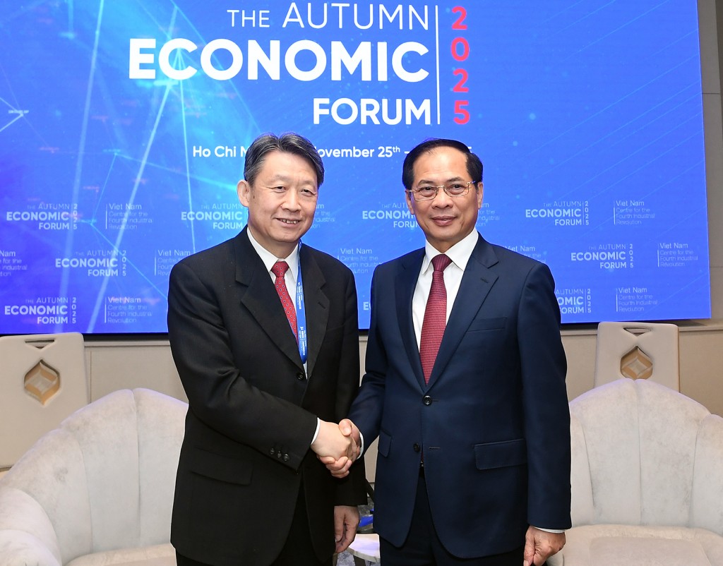 Phó Thủ tướng Bùi Thanh Sơn tiếp Phó Chủ nhiệm Trung tâm Nghiên cứu phát triển (DRC) Quốc vụ viện Trung Quốc Long Quốc Cường - Ảnh: VGP/Hải Minh Phó Thủ tướng Bùi Thanh Sơn tiếp Phó Chủ nhiệm Trung tâm Nghiên cứu phát triển (DRC) Quốc vụ viện Trung Quốc Long Quốc Cường - Ảnh: VGP/Hải Minh