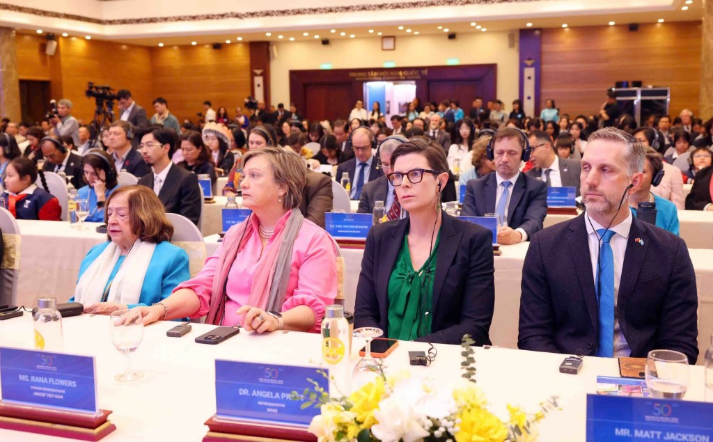 Các đại biểu quốc tế dự buổi lễ - Ảnh VGP/Đức Tuân