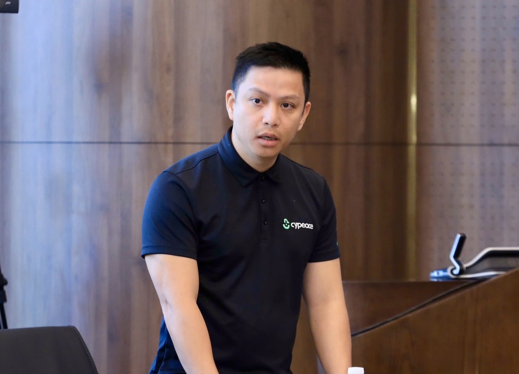 Ông Ngô Minh Hiếu, Nhà sáng lập, Giám đốc Dự án Chống lừa đảo phát biểu tại buổi làm việc - Ảnh: VGP/Minh Ngọc