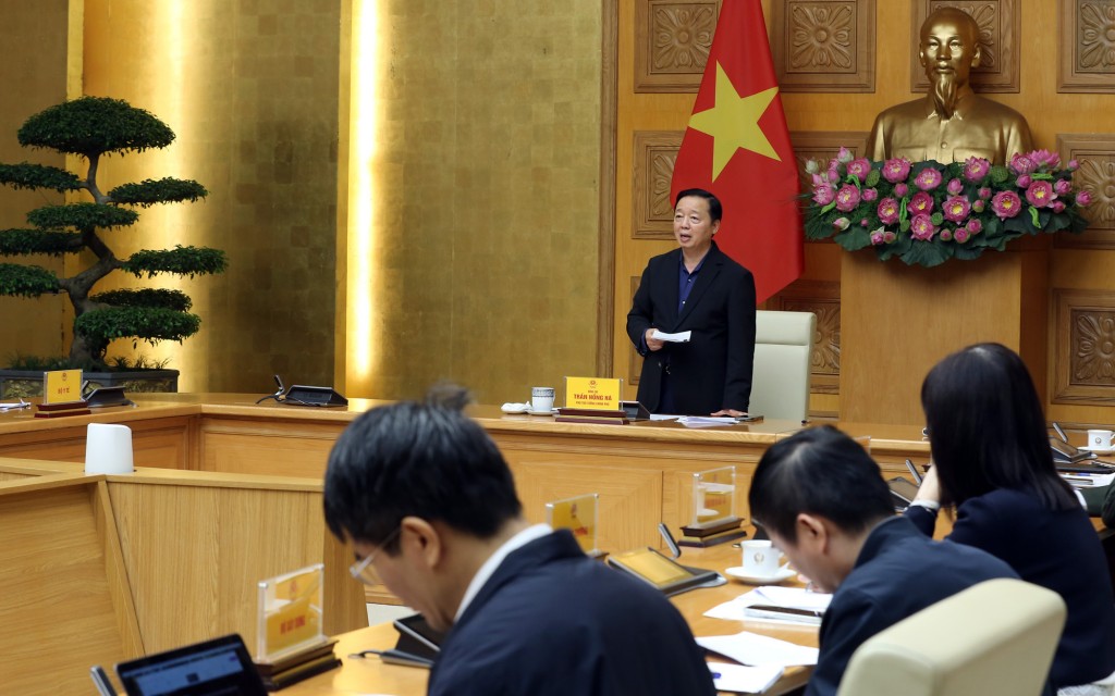 Phó Thủ tướng Trần Hồng Hà đề nghị Văn phòng Ban Chỉ đạo Phòng thủ dân sự quốc gia phối hợp với Bộ Nông nghiệp và Môi trường xây dựng khung phương án ứng phó cho từng cấp độ thiên tai, tổ chức diễn tập hàng năm, đặc biệt ở các khu vực dễ xảy ra lũ ống, lũ quét, sạt lở - Ảnh: VGP/Minh Khôi