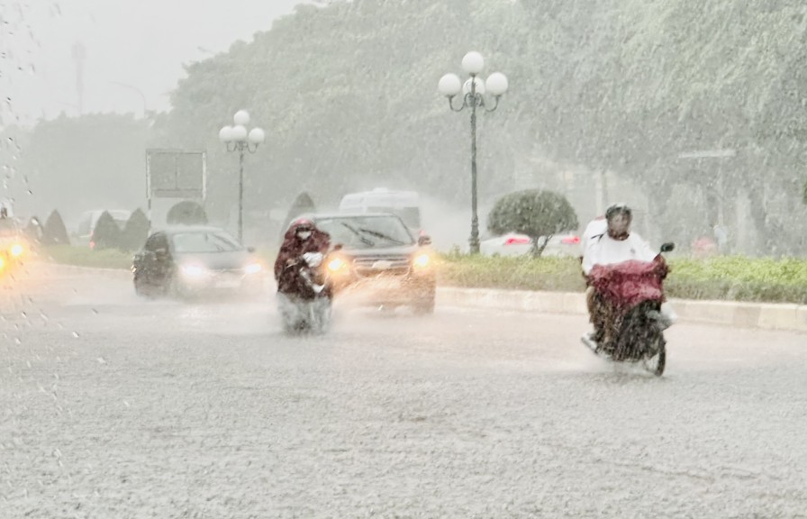 Bão số 15 đổi hướng, tăng cấp và có 3 kịch bản xảy ra