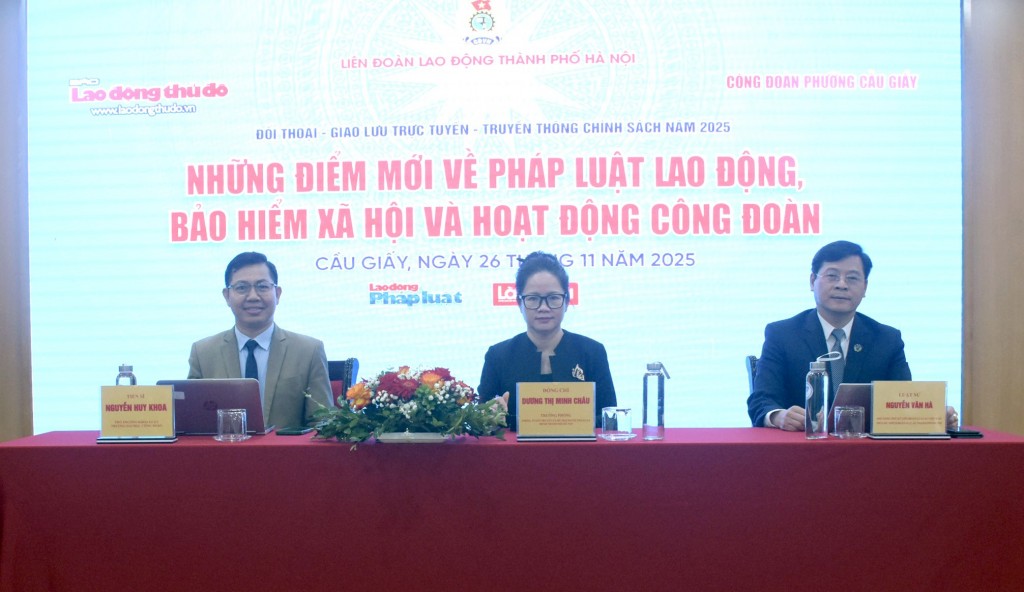 Các chuyên gia tham dự buổi đối thoại trả lời các câu hỏi của CNVCLĐ