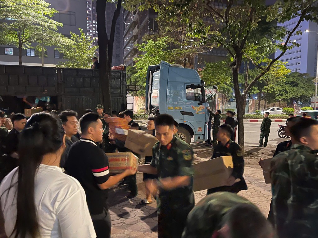 Nghĩa đồng bào Thủ đô thắp sáng hy vọng Nhân dân Gia Lai sau những ngày mưa lũ