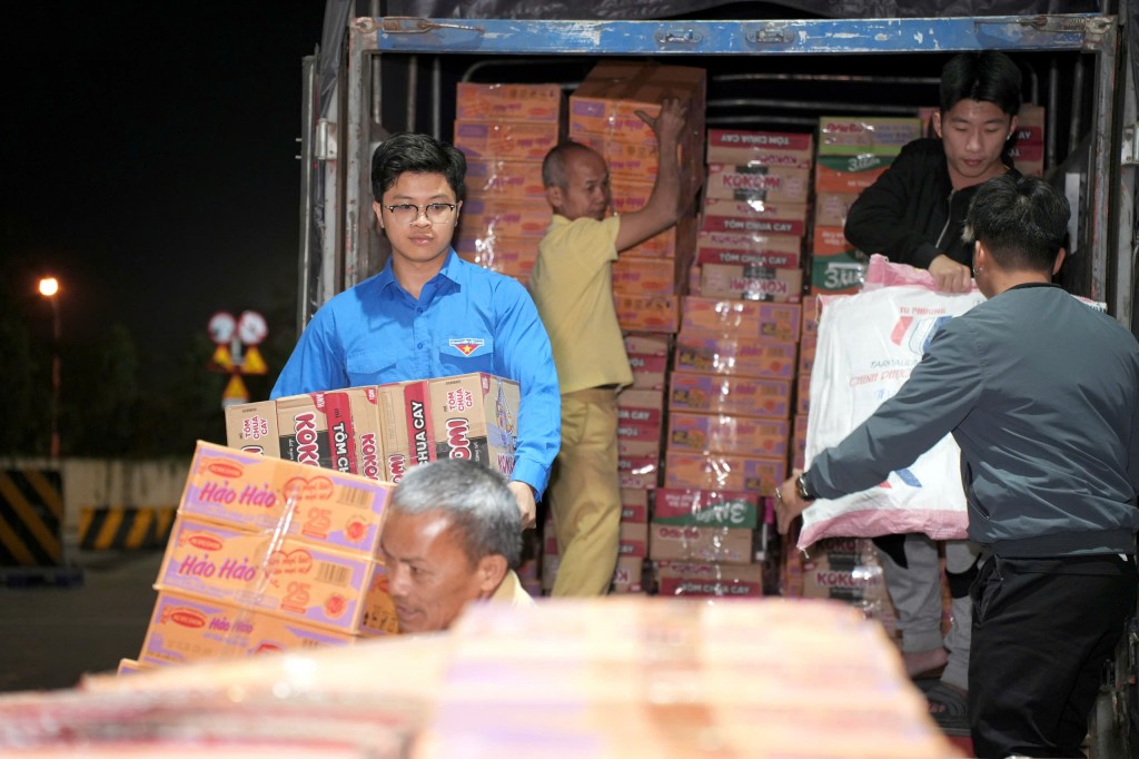 Nghĩa đồng bào Thủ đô thắp sáng hy vọng Nhân dân Gia Lai sau những ngày mưa lũ