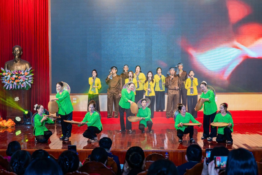 Lan tỏa tinh thần đổi mới, khát vọng vươn lên và niềm tin của hội viên nông dân Lan tỏa tinh thần đổi mới, khát vọng vươn lên và niềm tin của hội viên nông dân