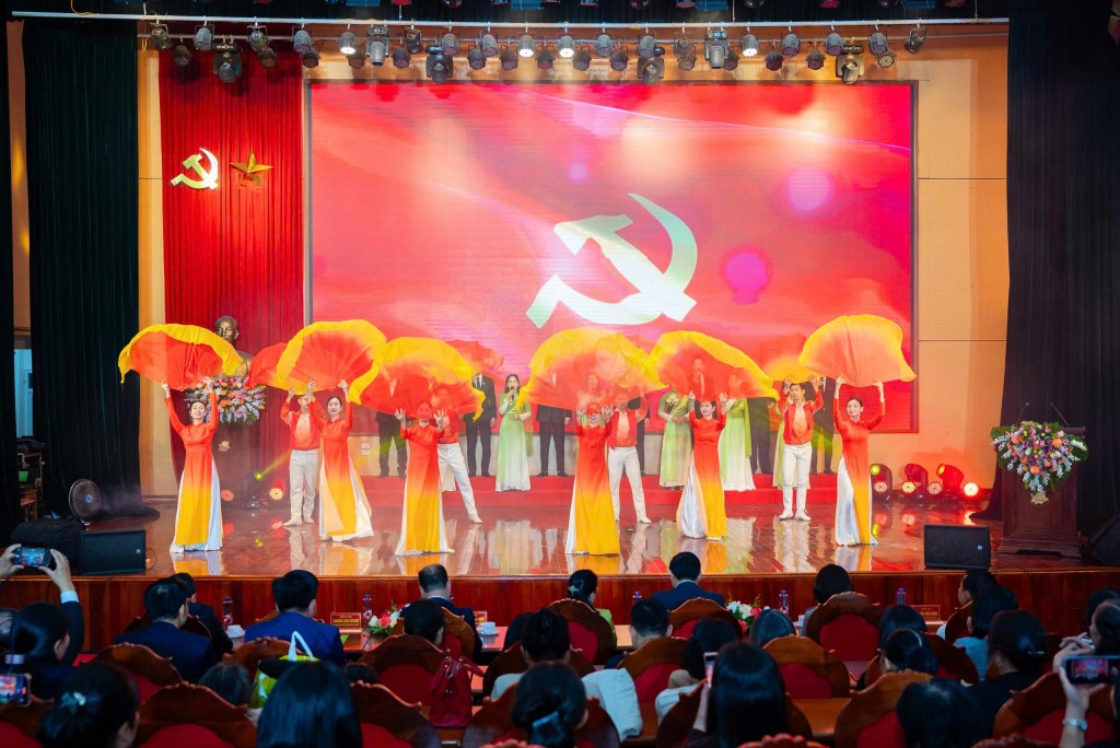 Lan tỏa tinh thần đổi mới, khát vọng vươn lên và niềm tin của hội viên nông dân Lan tỏa tinh thần đổi mới, khát vọng vươn lên và niềm tin của hội viên nông dân