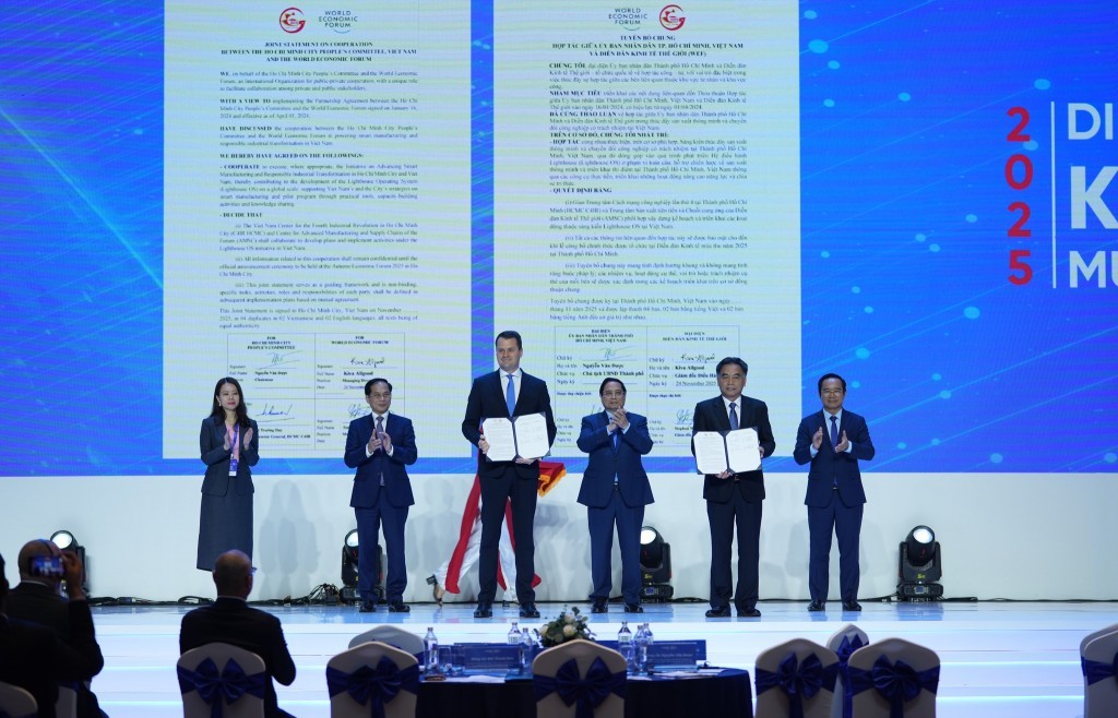 ông bố Tuyên bố chung giữa TP Hồ Chí Minh và Diễn đàn Kinh tế Thế giới