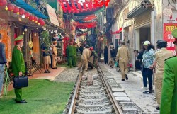 Kiên quyết xử lý hành vi lấn chiếm hành lang an toàn đường sắt