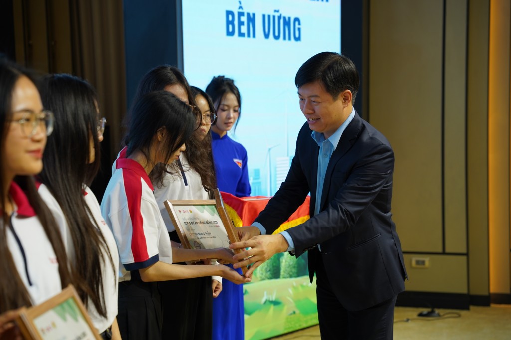 Chắp cánh ước mơ cho học sinh, sinh viên vượt khó