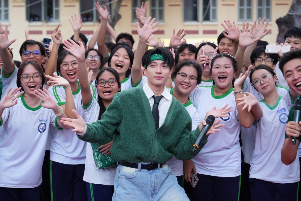 ST Sơn Thạch giao lưu cùng học sinh trường THPT Marie Curie