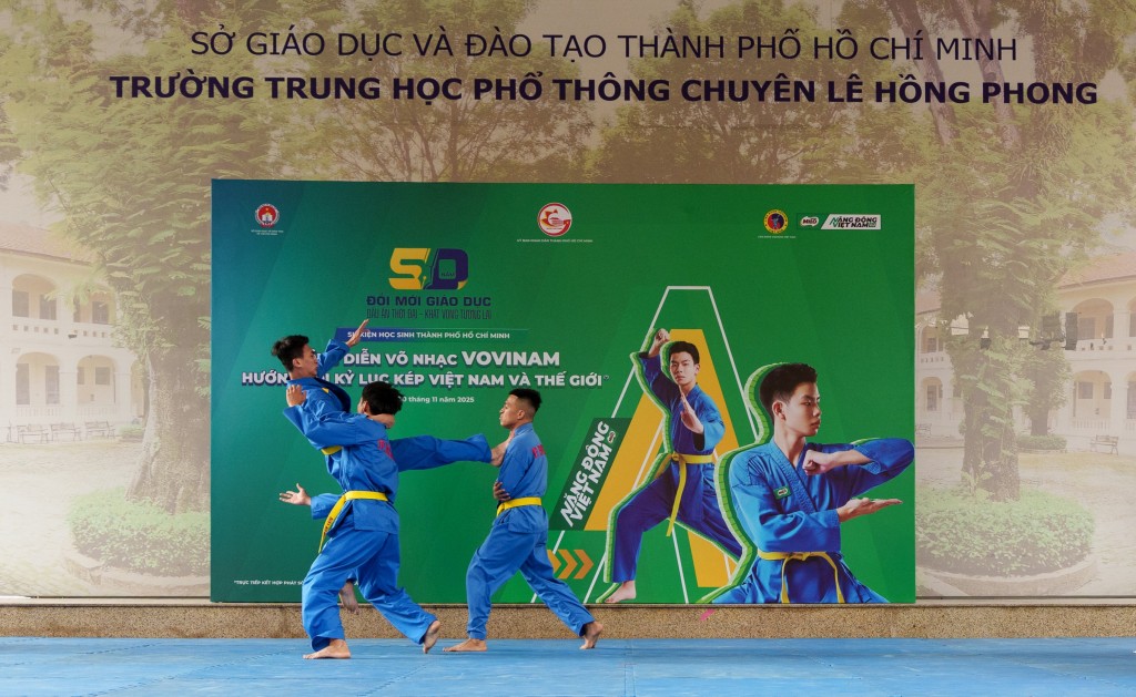 Tiết mục biểu diễn võ Vovinam do vận động viên chuyên nghiệp thực hiện