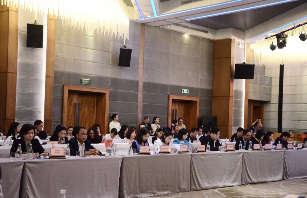 Các chuyên gia, đại diện các liên hiệp hội, các nghệ sĩ và doanh nghiệp tham dự hội thảo (Ảnh Út Vũ)