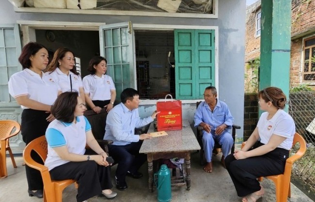 Những món quà ý nghĩa, trao tận tay, ấm lòng người dân Gia Lai