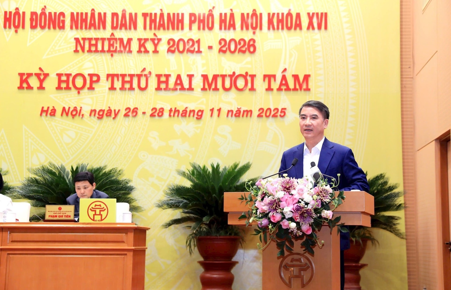 Thông qua Nghị quyết điều chỉnh tổng quyết toán thu, chi ngân sách