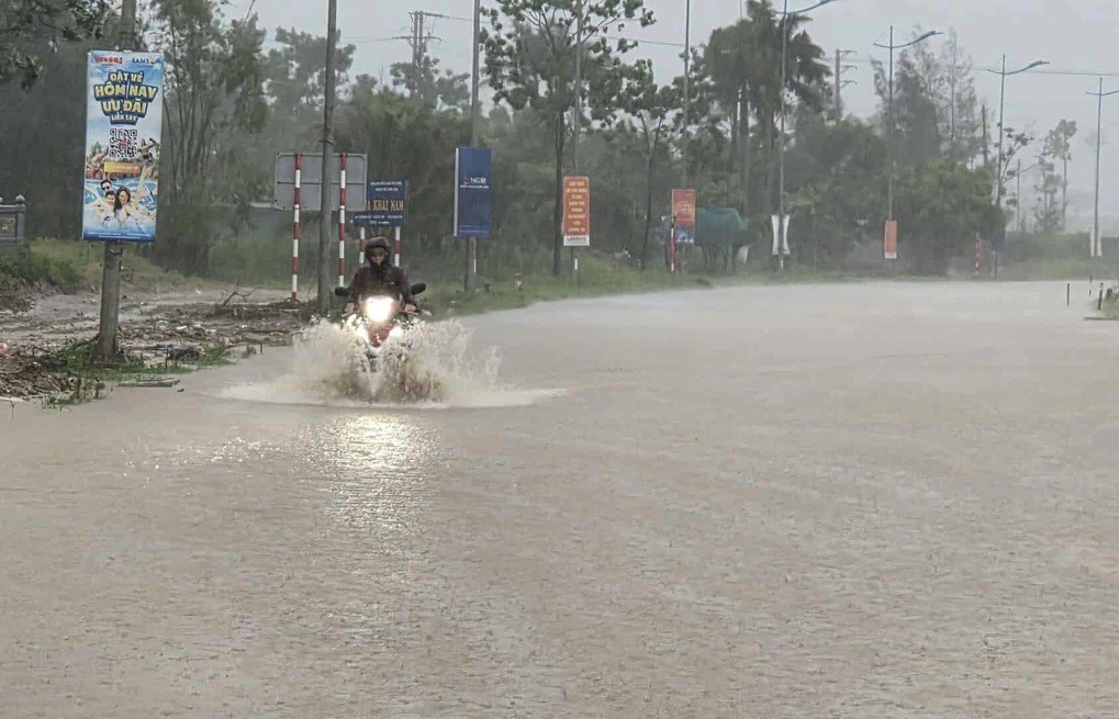 Thủ tướng chỉ đạo chủ động phòng, tránh, ứng phó bão số 15