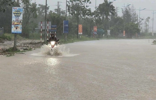 Thủ tướng chỉ đạo chủ động phòng, tránh, ứng phó bão số 15