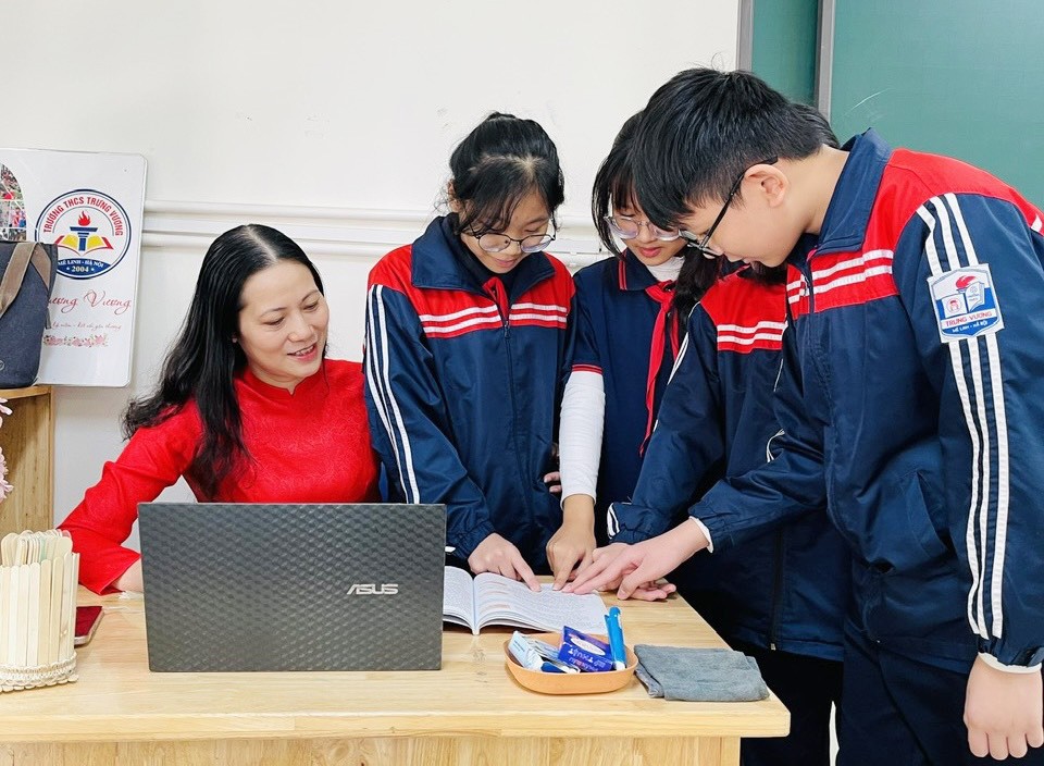 Một vài chia sẻ về việc hướng dẫn học sinh đọc tác phẩm văn học trong công tác bồi dưỡng học sinh giỏi môn Ngữ Văn Một vài chia sẻ về việc hướng dẫn học sinh đọc tác phẩm văn học trong công tác bồi dưỡng học sinh giỏi môn Ngữ Văn