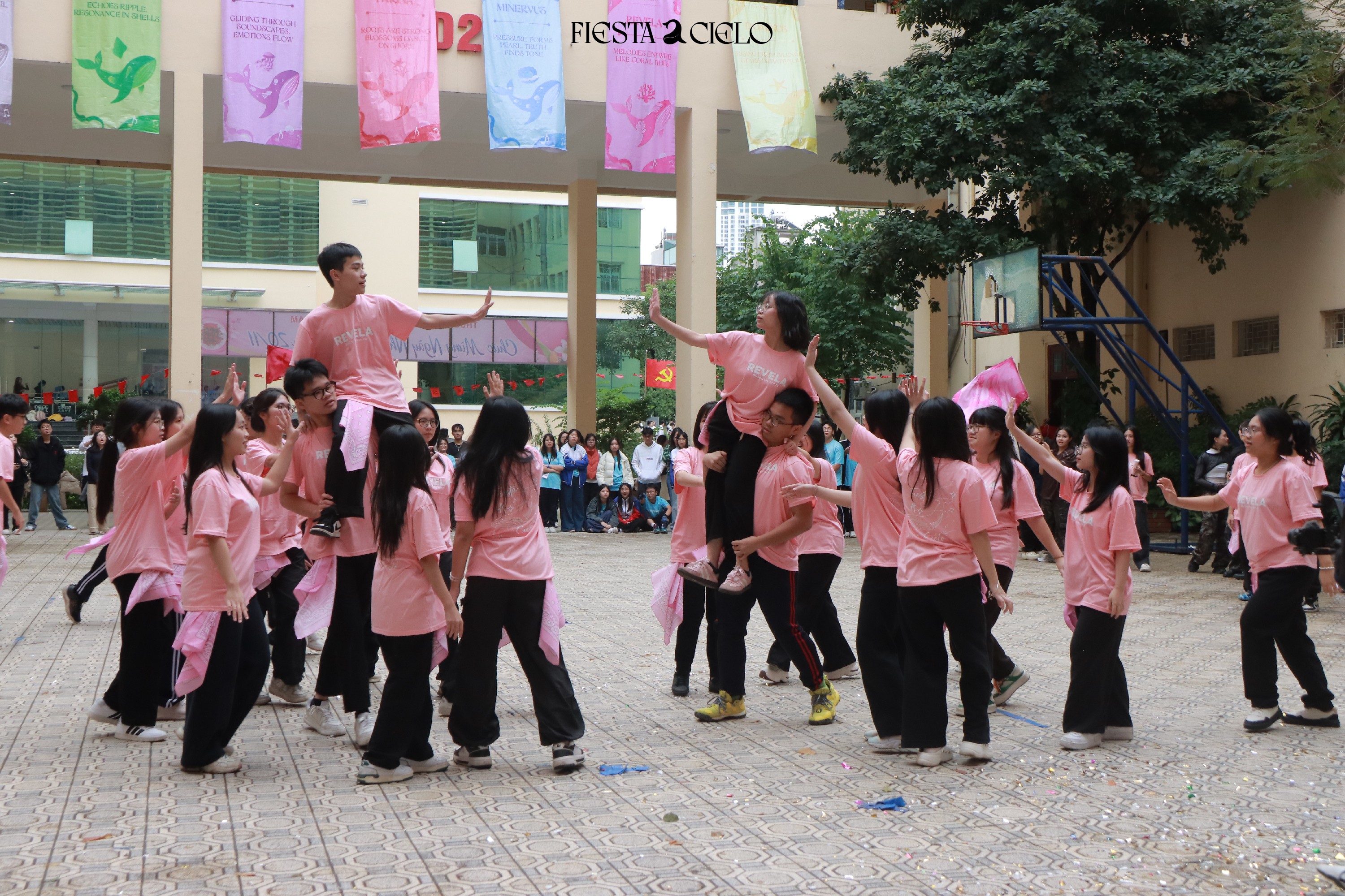 Sôi động ngày hội Flashmob Day của học sinh THPT Chuyên Sư phạm Sôi động ngày hội Flashmob Day của học sinh THPT Chuyên Sư phạm
