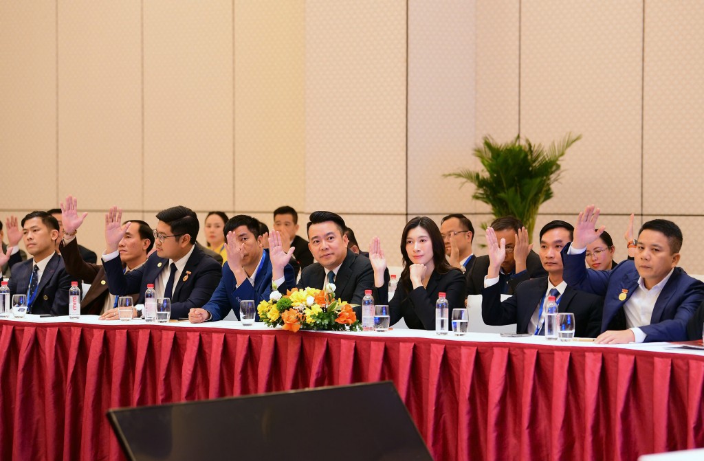 Đại biểu tham dự Anh Đặng Hồng Anh tái cử Chủ tịch Hội Doanh nhân trẻ Việt Nam