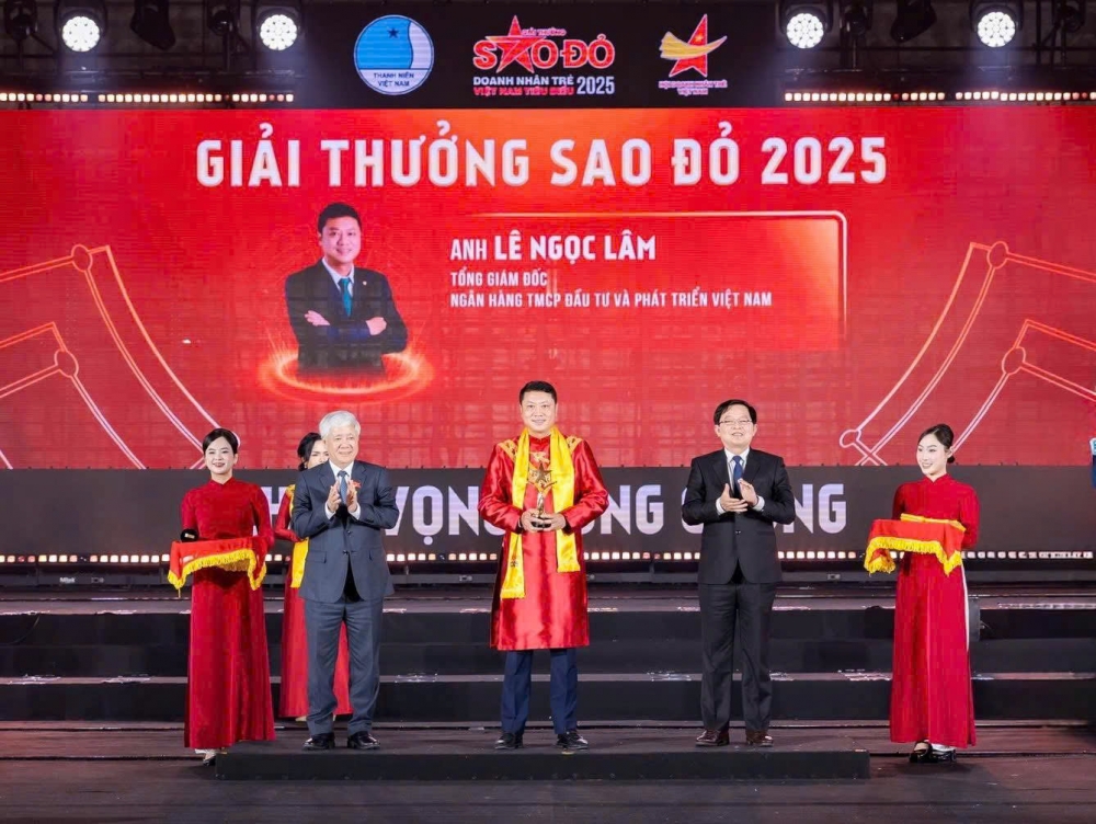 Doanh nhân Sao Đỏ 2025 Lê Ngọc Lâm: Niềm tự hào của “người BIDV” Doanh nhân Sao Đỏ 2025 Lê Ngọc Lâm: Niềm tự hào của “người BIDV”