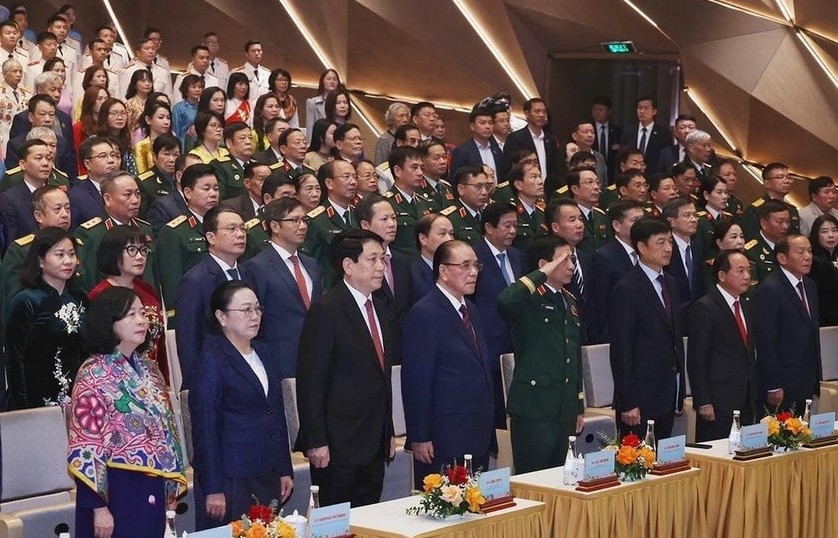 Tình hữu nghị Việt Nam - Lào mãi mãi xanh tươi, đời đời bền vững