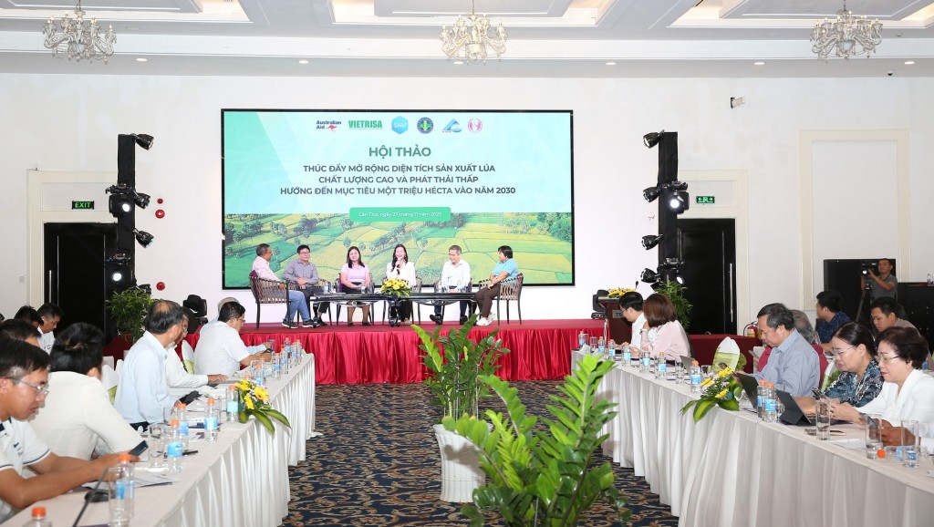 Hiệp hội Ngành hàng Lúa gạo Việt Nam (VIETRISA) phối hợp Cục Trồng trọt và Bảo vệ thực vật (Bộ NN&MT) và Tổ chức Phát triển Hà Lan (SNV) tổ chức Hội thảo “Thúc đẩy mở rộng diện tích sản xuất lúa chất lượng cao và phát thải thấp hướng đến mục tiêu 1 triệu ha vào năm 2030”.