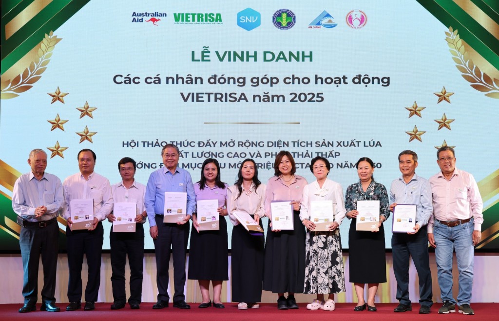 Hiệp hội VIETRISA biểu dương các cá nhân có đóng góp xuất sắc cho Hiệp hội năm 2025