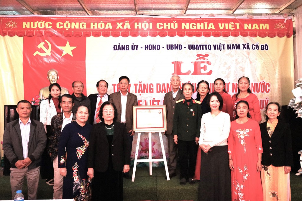 Truy tặng Danh hiệu “Bà mẹ Việt Nam anh hùng” mẹ Dư Thị Quý Truy tặng Danh hiệu “Bà mẹ Việt Nam anh hùng” mẹ Dư Thị Quý