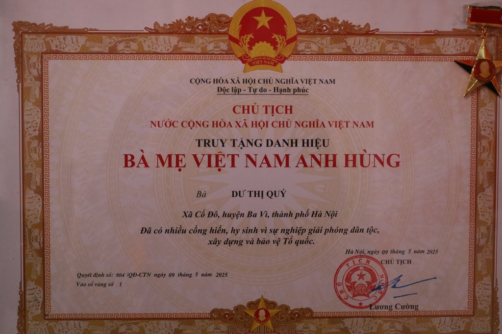 Truy tặng Danh hiệu “Bà mẹ Việt Nam anh hùng” mẹ Dư Thị Quý Truy tặng Danh hiệu “Bà mẹ Việt Nam anh hùng” mẹ Dư Thị Quý
