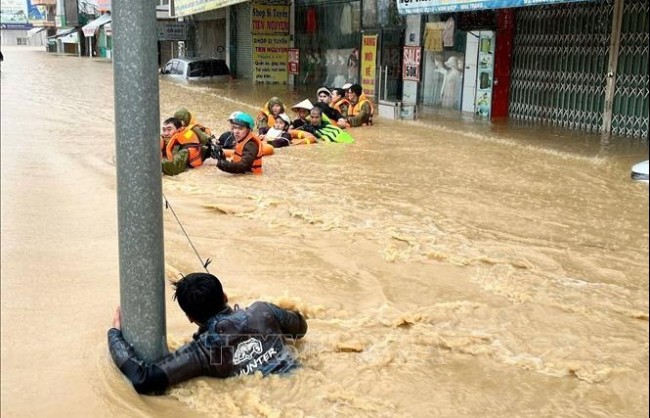 Tăng cường sự lãnh đạo của Đảng đối với công tác phòng ngừa, ứng phó, khắc phục hậu quả thiên tai