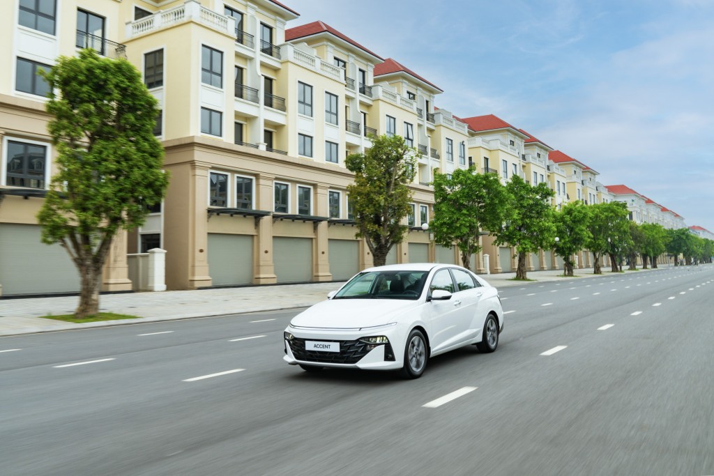 Trong cùng tầm giá: Người dùng chia sẻ lý do chọn sedan cỡ B như Accent  thay vì xe điện