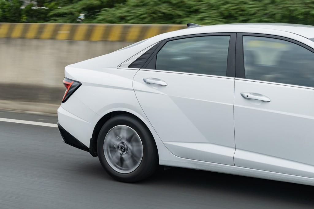 Trong cùng tầm giá: Người dùng chia sẻ lý do chọn sedan cỡ B như Accent thay vì xe điện Trong cùng tầm giá: Người dùng chia sẻ lý do chọn sedan cỡ B như Accent thay vì xe điện