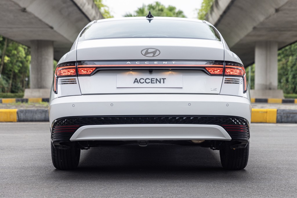 Trong cùng tầm giá: Người dùng chia sẻ lý do chọn sedan cỡ B như Accent thay vì xe điện Trong cùng tầm giá: Người dùng chia sẻ lý do chọn sedan cỡ B như Accent thay vì xe điện