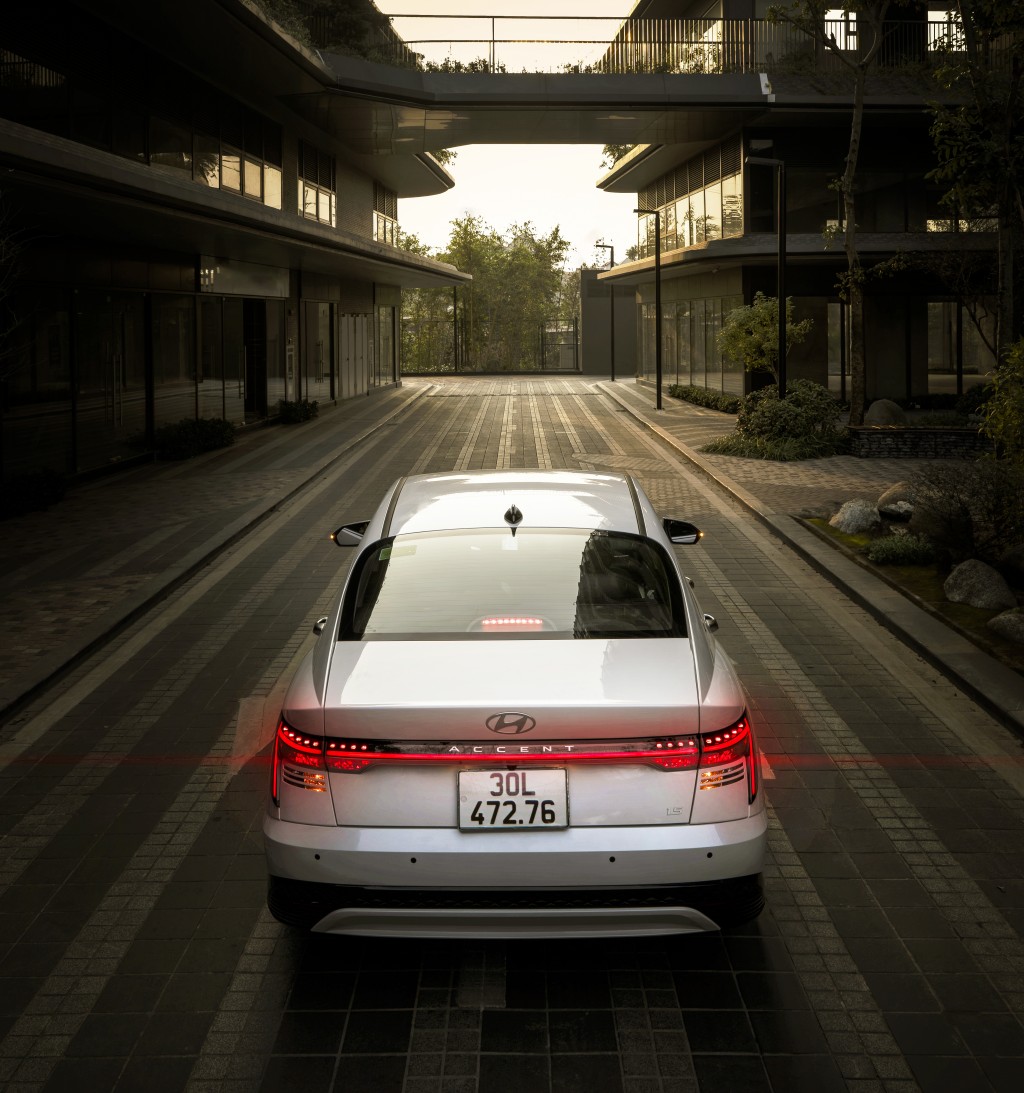 Trong cùng tầm giá: Người dùng chia sẻ lý do chọn sedan cỡ B như Accent thay vì xe điện Trong cùng tầm giá: Người dùng chia sẻ lý do chọn sedan cỡ B như Accent thay vì xe điện