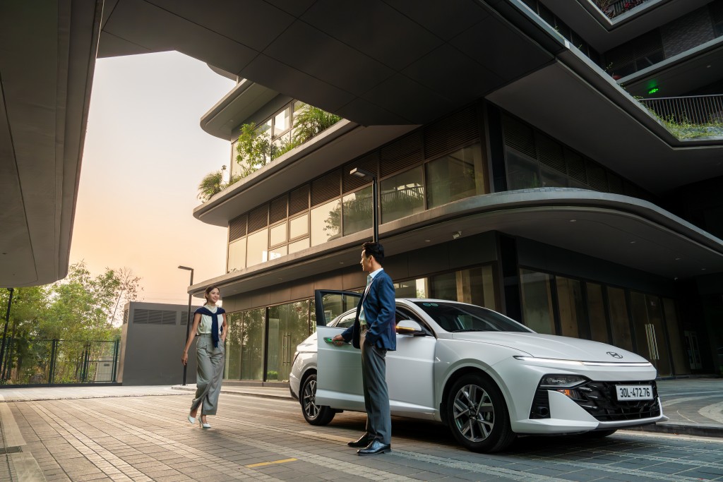 Trong cùng tầm giá: Người dùng chia sẻ lý do chọn sedan cỡ B như Accent thay vì xe điện Trong cùng tầm giá: Người dùng chia sẻ lý do chọn sedan cỡ B như Accent thay vì xe điện