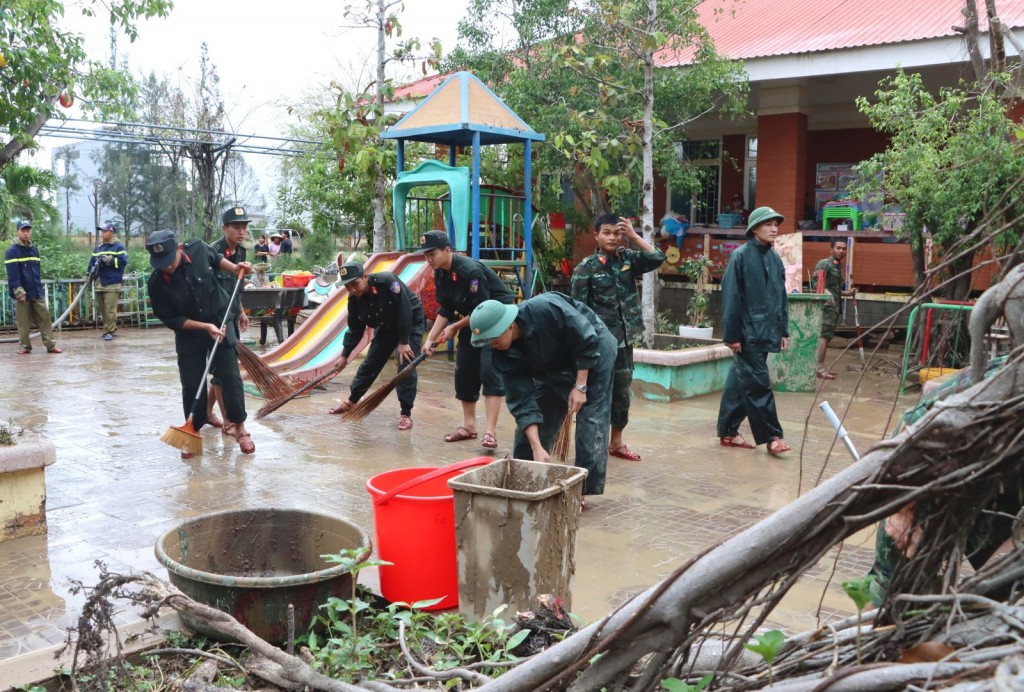 Lực lượng quân đội hỗ trợ Làng Trẻ em SOS Quy Nhơn vệ sinh môi trường Lực lượng quân đội hỗ trợ Làng Trẻ em SOS Quy Nhơn vệ sinh môi trường