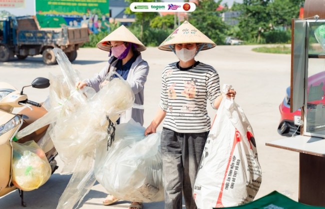 Đổi túi ni-lông lấy túi vải, gieo xanh, giữ lành