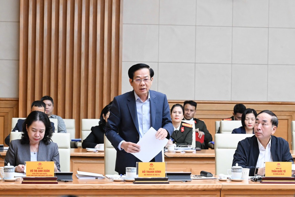 Bộ trưởng Bộ Nội vụ Đỗ Thanh Bình báo cáo tại Phiên họp - Ảnh: VGP/Nhật Bắc Bộ trưởng Bộ Nội vụ Đỗ Thanh Bình báo cáo tại Phiên họp - Ảnh: VGP/Nhật Bắc