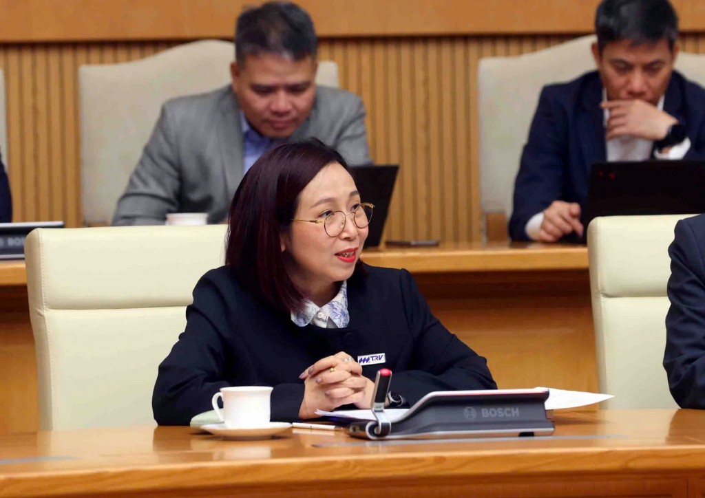 Đại diện Công ty cổ phần Vận tải đường sắt Việt Nam phát biểu tại cuộc họp - Ảnh: VGP/Nguyễn Hoàng