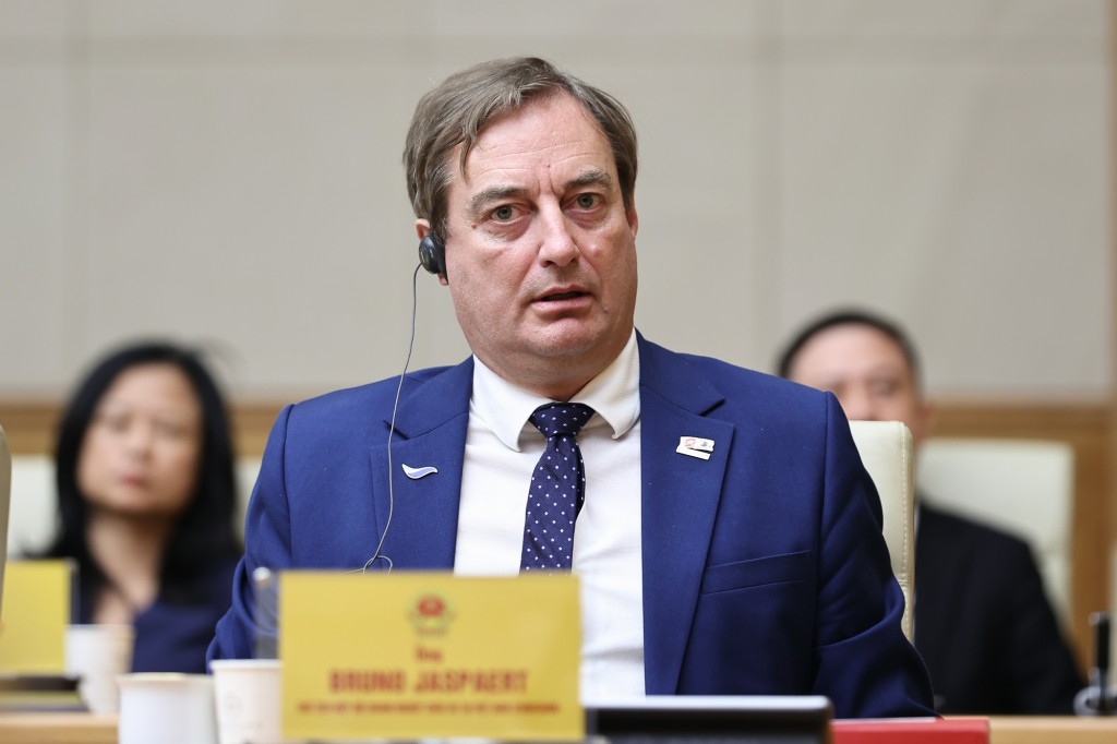 Ông Bruno Jaspaert, Chủ tịch EuroCham nhiệt liệt chúc mừng Việt Nam là một trong số ít các quốc gia đã vượt qua được những khó khăn vừa qua và đạt mục tiêu tăng trưởng đã đề ra; khẳng định các doanh nghiệp cam kết mở rộng đầu tư tại Việt Nam - Ảnh: VGP/Nhật Bắc