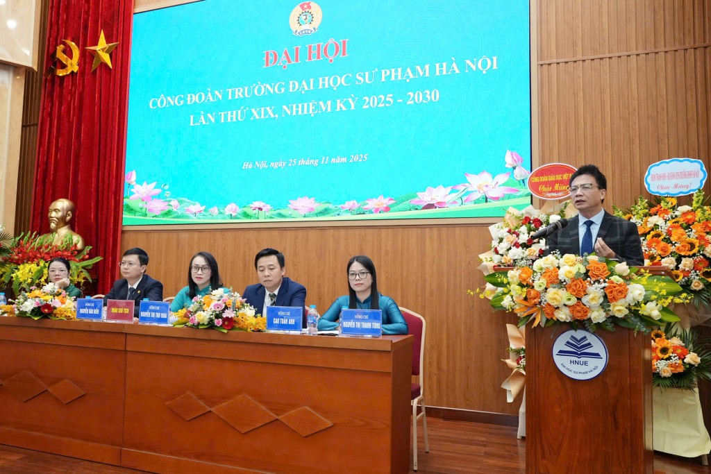 Đồng chí Nguyễn Ngọc Ân - Chủ tịch Công đoàn Giáo dục Việt Nam phát biểu chỉ đạo Đồng chí Nguyễn Ngọc Ân - Chủ tịch Công đoàn Giáo dục Việt Nam phát biểu chỉ đạo