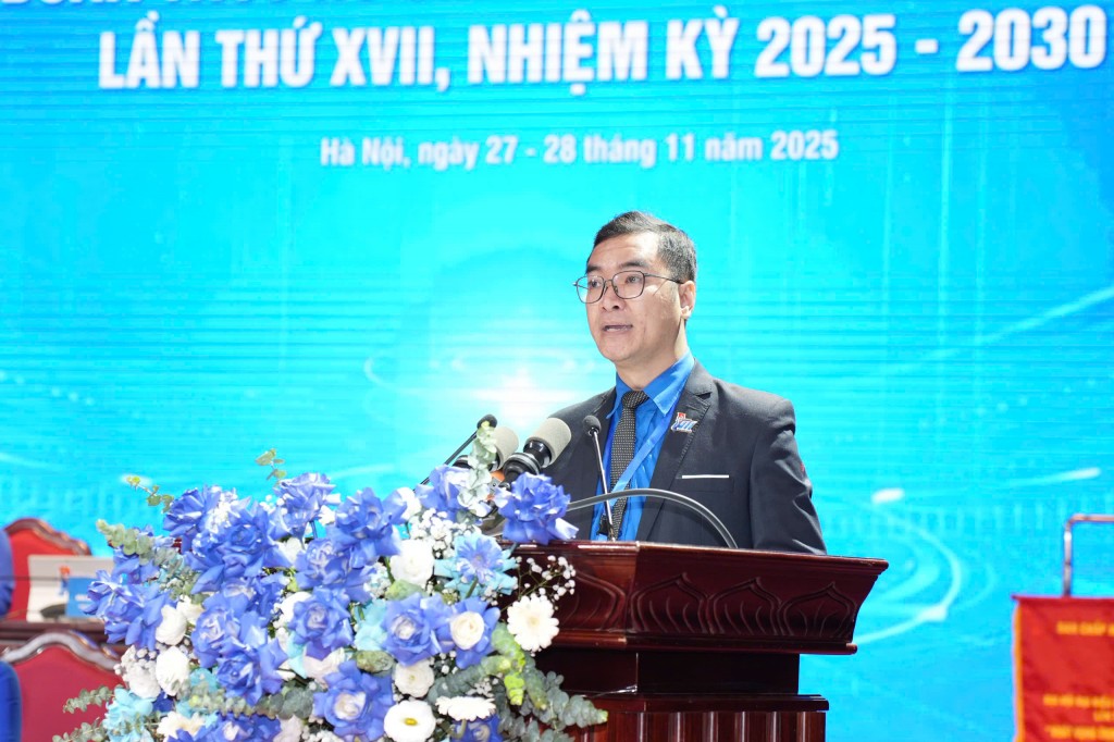 Đồng chí Phạm Minh PHúc trình bày tham luận