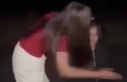 Một cô gái bị bắt quỳ, tát vào mặt gây bức xúc dư luận