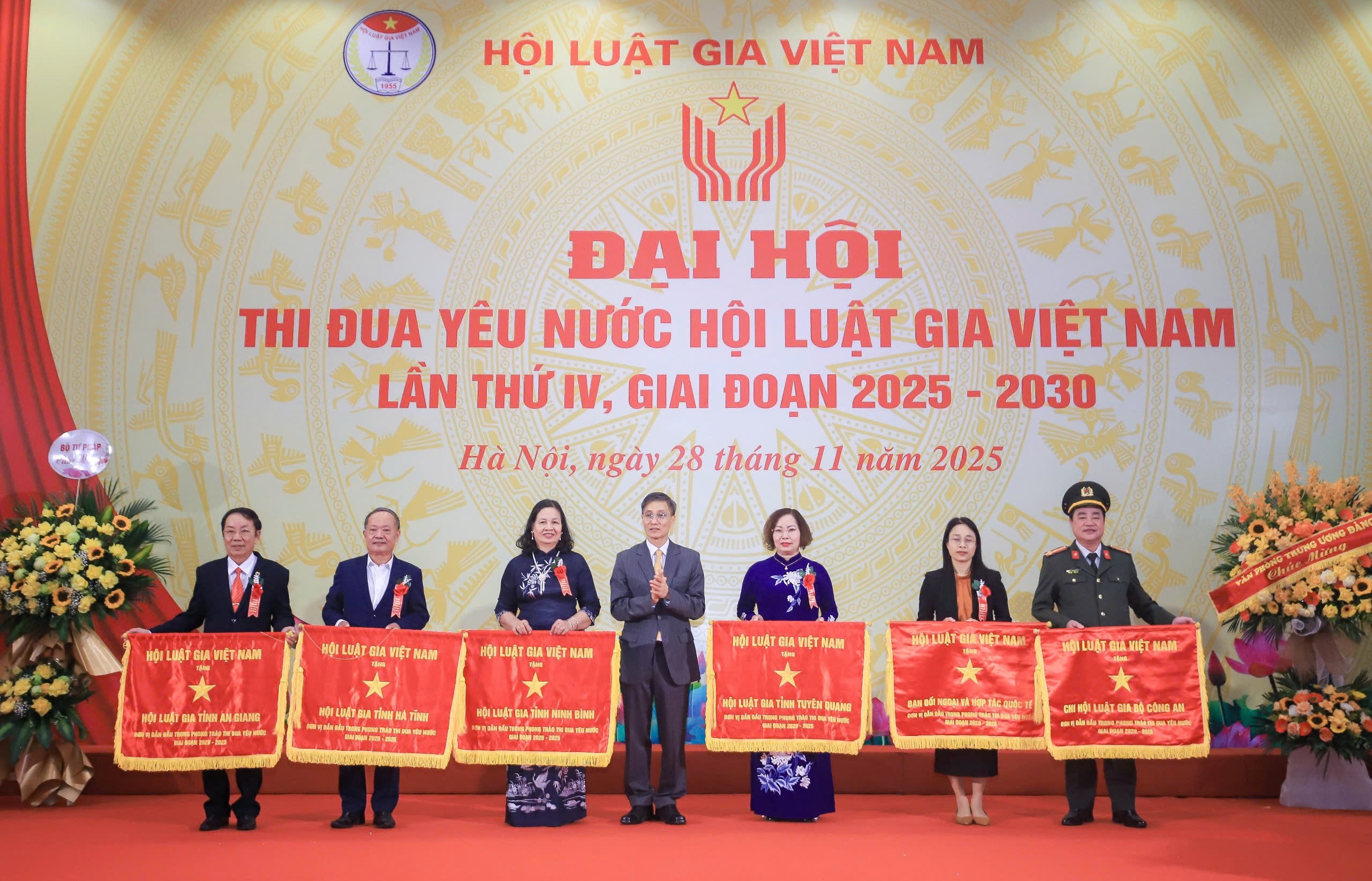 Đoàn kết - trí tuệ - đổi mới vì một kỷ nguyên phát triển phồn vinh, hạnh phúc