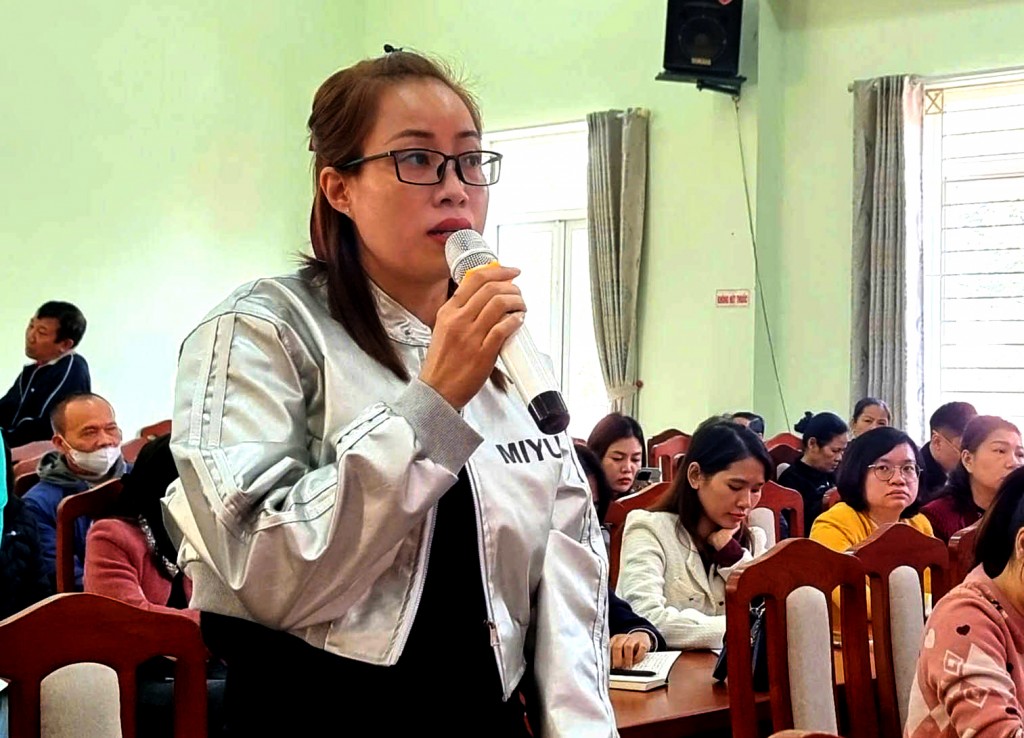 Đại diện Công đoàn cơ sở, đoàn viên, người lao động nêu câu hỏi tại chương trình.Đại diện Công đoàn cơ sở, đoàn viên, người lao động nêu câu hỏi tại chương trình.