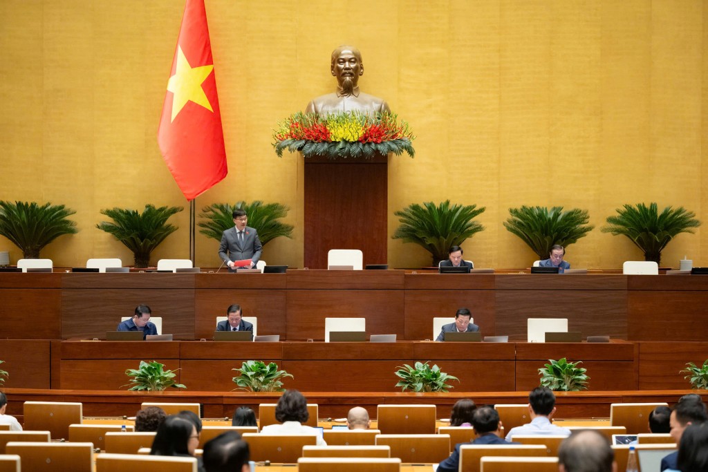 Phó Chủ tịch Quốc hội Vũ Hồng Thanh điều hành