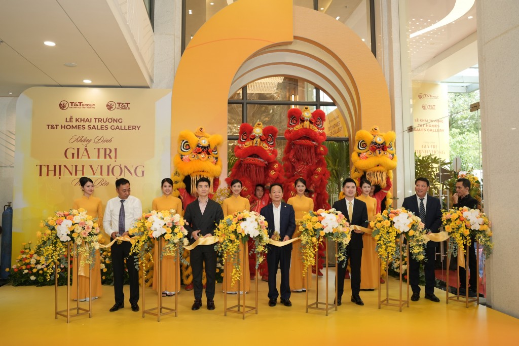 Nghi thức cắt băng chính thức khai trương T&T Homes Sales Gallery