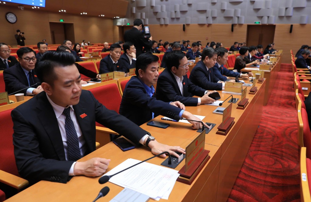 Triển khai ngay các nghị quyết làm đòn bẩy phát triển