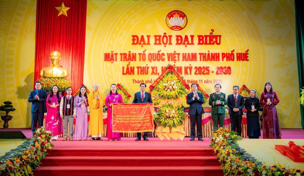 Ông Nguyễn Chí Tài (thứ tư từ trái sang) Phó Bí thư Thành ủy Huế, được hiệp thương cử giữ chức Chủ tịch Ủy ban MTTQ Việt Nam TP Huế khóa XI Ông Nguyễn Chí Tài (thứ tư từ trái sang) Phó Bí thư Thành ủy Huế, được hiệp thương cử giữ chức Chủ tịch Ủy ban MTTQ Việt Nam TP Huế khóa XI