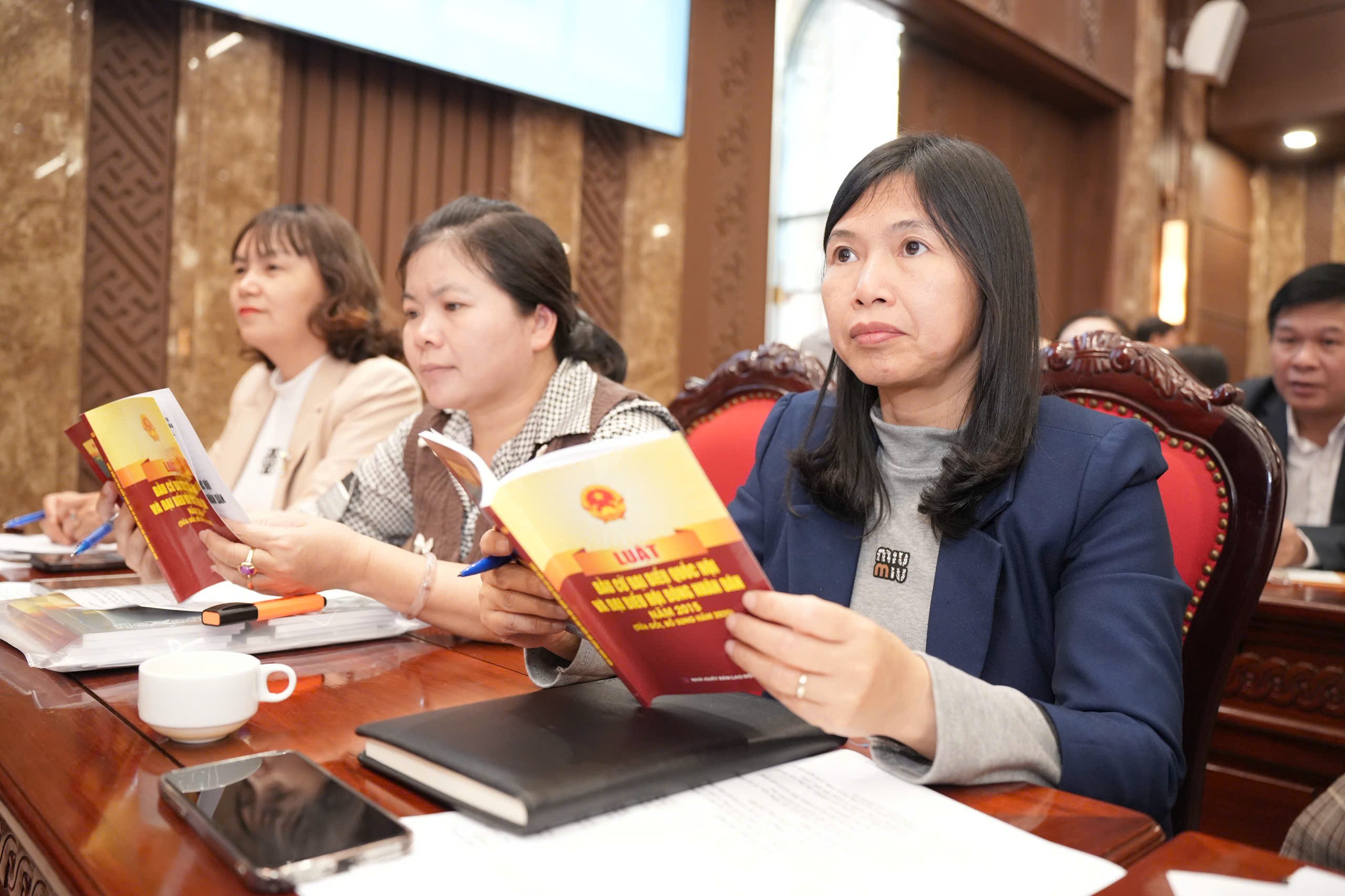 Các đại biểu, cán bộ Mặt trận dự Hội nghị tập huấn